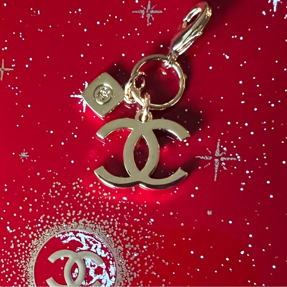 CHANEL decorative Holiday 2023 Edition CC Charm